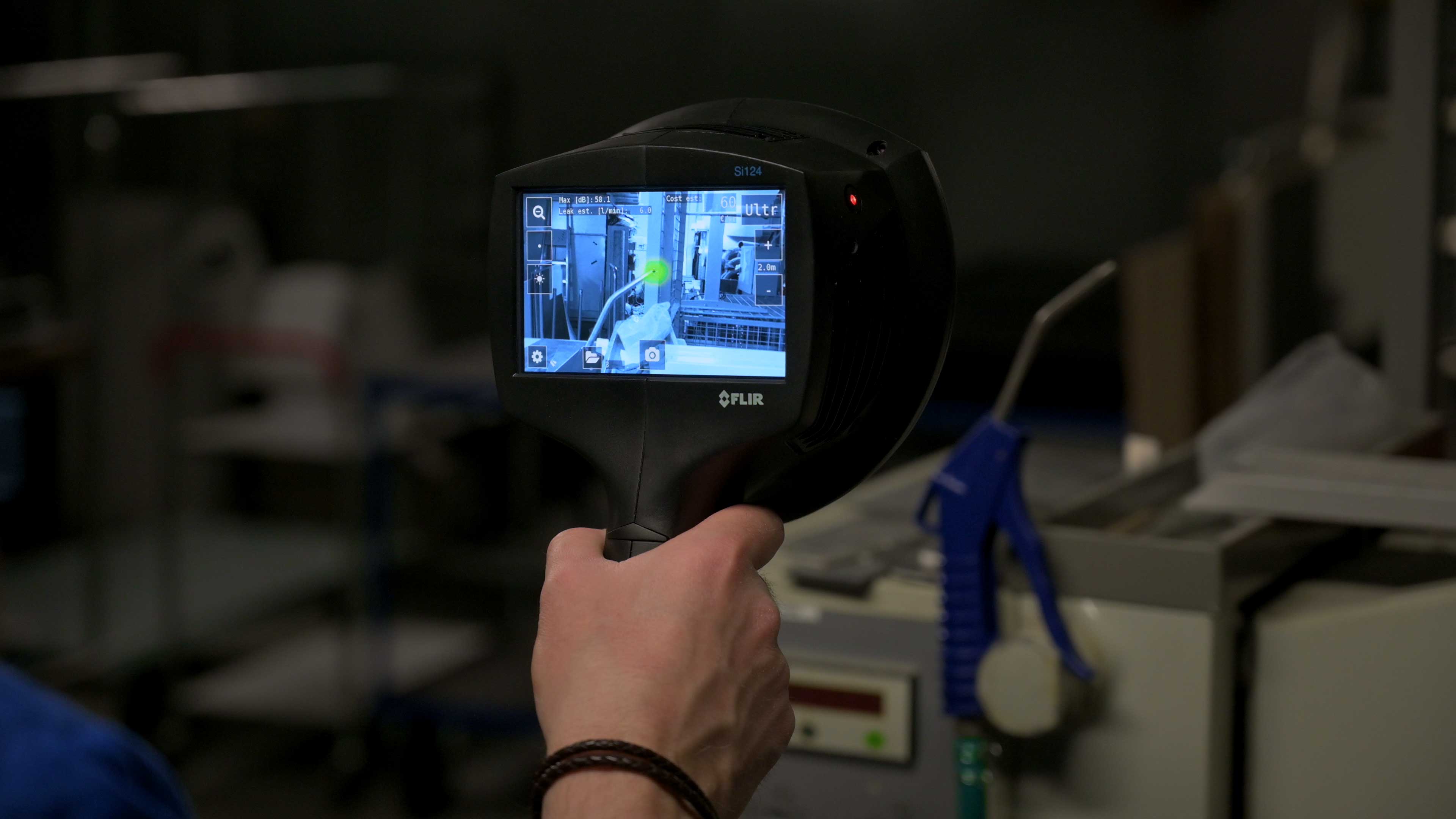 Verifying for compressed air leak with the Si124