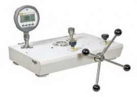 Fluke P5513-2700G-3 Pneumatic Pressure Calibrator, 3 Gauges, 20mPa-