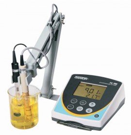 OAKTON pH/CON 700 Benchtop Meter, pH Electrode, Conductivity/Temp Probe and Probe Stand-